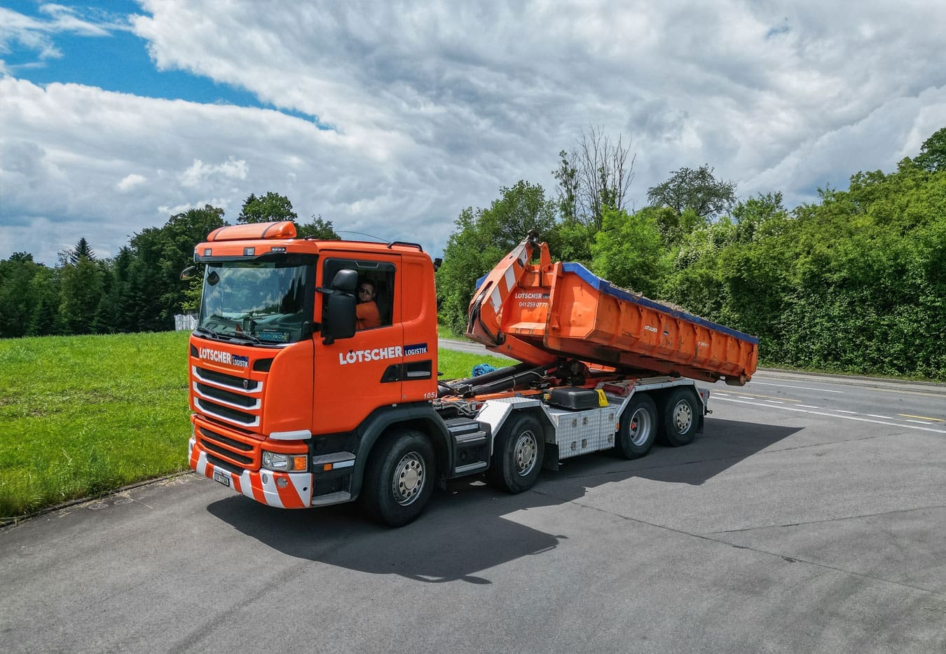 Chauffeuse/ Chauffeur Ablöser Haken/ Welaki/ Kranwagen/ Maschinentransport